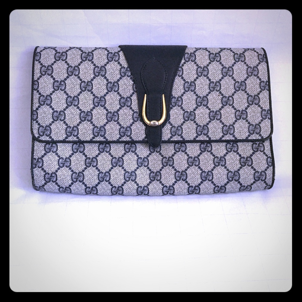 Gucci Clutch 💙